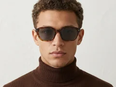 BS2503-0438_Tortoiseshell_Rectangular_Plastic_Sunglasses-tryon_male