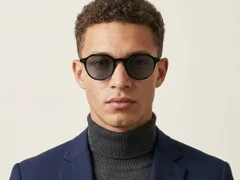 BS2503-0451_Black_Oval_Plastic_Sunglasses-tryon_male