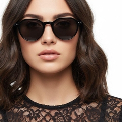 bs2503-0451_black_oval_plastic_sunglasses_model