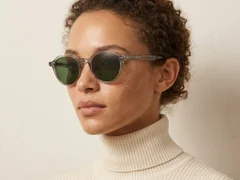 BS2503-0453_Grey_Oval_Plastic_Sunglasses-tryon_female
