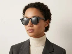 BS2503-0462_Black_Oval_Plastic_Sunglasses-tryon_female