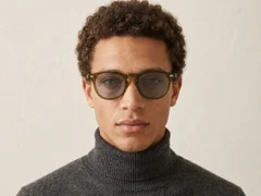 BS2503-0467_Green_Oval_Plastic_Sunglasses-tryon_male