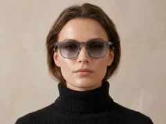 BS2503-0469_Grey_Rectangular_Plastic_Sunglasses-tryon_female