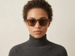 BS2503-0470_Brown_Rectangular_Plastic_Sunglasses-tryon_female