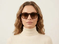 BS2503-0471_Tortoiseshell_Rectangular_Plastic_Sunglasses-tryon_female