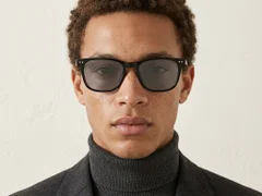 BS2503-0480_Black_Rectangular_Plastic_Sunglasses-tryon_male