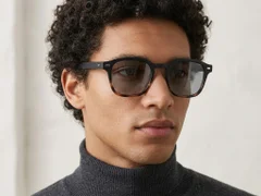 BS2503-0498_Tortoiseshell_Rectangular_Plastic_Sunglasses-tryon_male