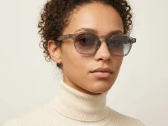BS2503-0505_Grey_Oval_Plastic_Sunglasses-tryon_female