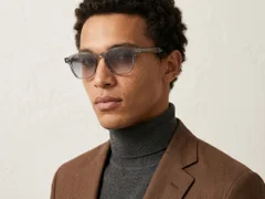 BS2503-0505_Grey_Oval_Plastic_Sunglasses-tryon_male