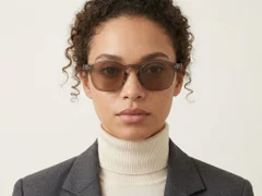 BS2503-0507_Brown_Oval_Plastic_Sunglasses-tryon_female