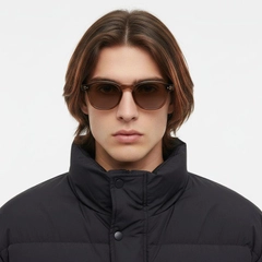 bs2503-0507_brown_oval_plastic_sunglasses_model