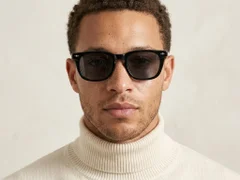 BS2503-0509_Black_Rectangular_Plastic_Sunglasses-tryon_male