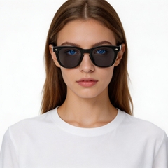 bs2503-0509_black_rectangular_plastic_sunglasses_model
