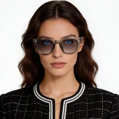 bs2503-0511_grey_rectangular_plastic_sunglasses_model