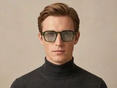 BS2513-0006_Green_Rectangular_Plastic_Sunglasses-tryon_male
