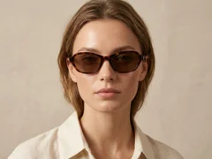 BS2513-0009_Tortoiseshell_Butterfly_Plastic_Sunglasses-tryon_female