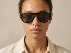 BS2513-0010_Black_Aviator_Plastic_Sunglasses-tryon_female