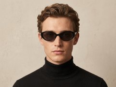 BS2513-0016_Black_Butterfly_Plastic_Sunglasses-tryon_male