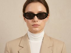 BS2513-0020_Black_Butterfly_Plastic_Sunglasses-tryon_female