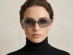 BS2513-0023_Grey_Butterfly_Plastic_Sunglasses-tryon_female