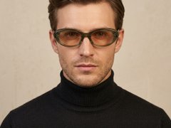BS2513-0024_Green_Butterfly_Plastic_Sunglasses-tryon_male