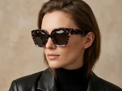 BS2607-0011_Tortoiseshell_Butterfly_Acetate_Sunglasses-tryon_female