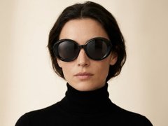BS2607-0012_Black_Oval_Acetate_Sunglasses-tryon_female
