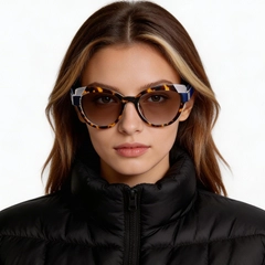 bs2607-0088_tortoiseshell_butterfly_acetate_sunglasses_model