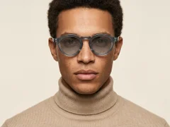 BS2607-0092_Grey_Oval_TR90_Sunglasses-tryon_male