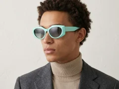 BS2607-0351_Blue_Butterfly_Acetate_sunglasses-tryon_male