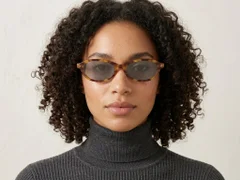 BS2607-0367_Tortoiseshell_Oval_Acetate_sunglasses-tryon_female