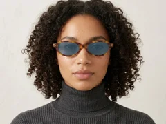 BS2607-0367_Tortoiseshell_Oval_Acetate_sunglasses-tryon_female