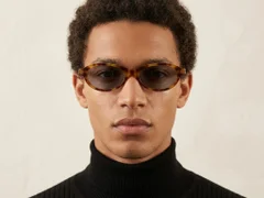 BS2607-0367_Tortoiseshell_Oval_Acetate_sunglasses-tryon_male