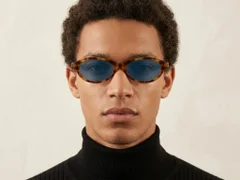 BS2607-0367_Tortoiseshell_Oval_Acetate_sunglasses-tryon_male