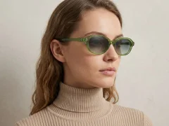 BS2607-0369_Green_Oval_Acetate_sunglasses_corner-tryon_female