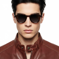 bs2607-0388_tortoiseshell_oval_acetate_sunglasses_model