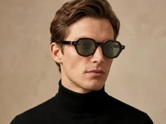 BS2607-0403_Black_Geometric_Acetate_sunglasses-tryon_male