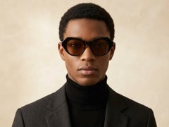 BS2607-0407_Tortoiseshell_Oval_Acetate_sunglasses-tryon_male