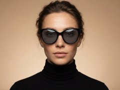 BS2607-0422_Black_Butterfly_Acetate_sunglasses-tryon_female