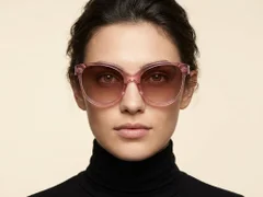 BS2607-0423_Pink_Butterfly_Acetate_sunglasses-tryon_female