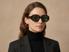 BS2607-0436_Tortoiseshell_Geometric_Acetate_sunglasses-tryon_female