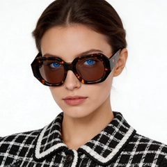 bs2607-0438_tortoiseshell_geometric_acetate_sunglasses_model