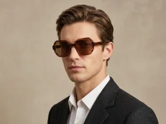 BS2607-0444_Tortoiseshell_Geometric_Acetate_sunglasses-tryon_male