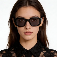 bs2607-0472_black_rectangular_acetate_sunglasses_model