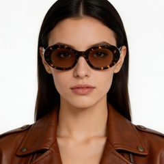 bs2607-0480_tortoiseshell_oval_acetate_sunglasses_model