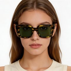 bs2607-0484_tortoiseshell_rectangular_acetate_sunglasses_model