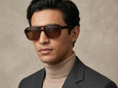 BS2607-0500_Tortoiseshell_Aviator_Acetate_sunglasses_corner-tryon_male