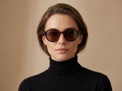 BS2607-0516_Tortoiseshell_Round_Acetate_sunglasses_corner-tryon_female