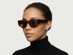 BS2607-0534_Tortoiseshell_Geometric_Acetate_sunglasses_corner-tryon_female