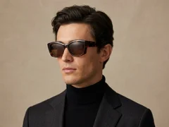 BS2607-0540_Tortoiseshell_Butterfly_Acetate_sunglasses_corner-tryon_male